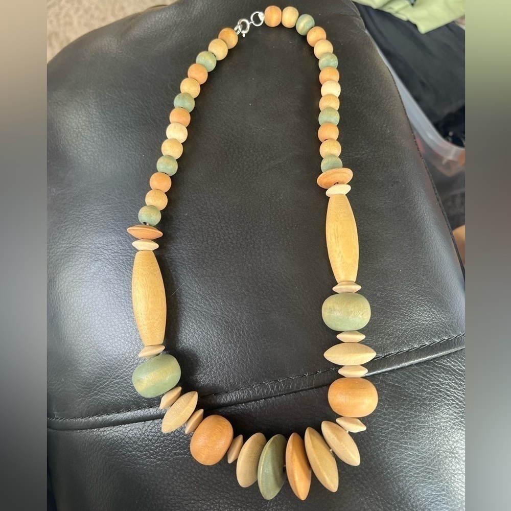 Wood beaded 1980’s necklace
